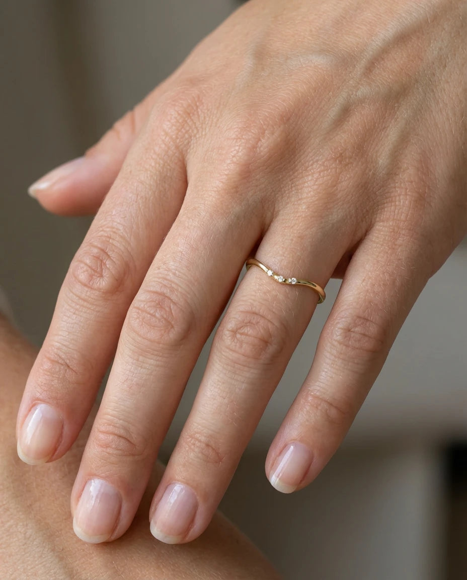 prsten 14k zuta pozlata talasasti dizajn sitni cubic zirconia cirkoni