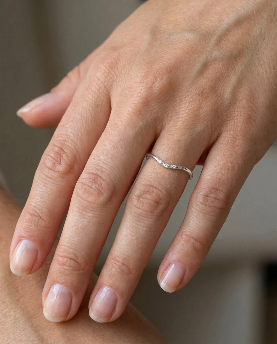 prsten srebro 925 rodijum talasasti dizajn sitni cubic zirconia cirkoni