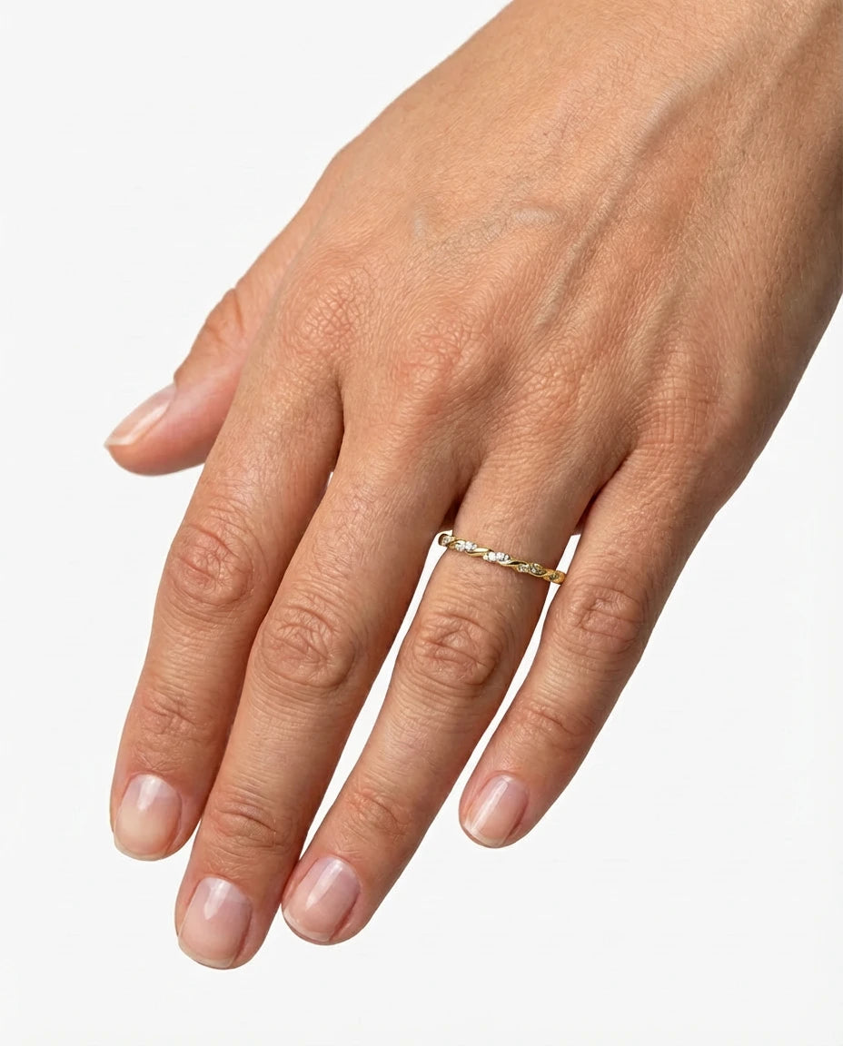 prsten 14k zuta pozlata tanak twist dizajn cubic zirconia cirkoni