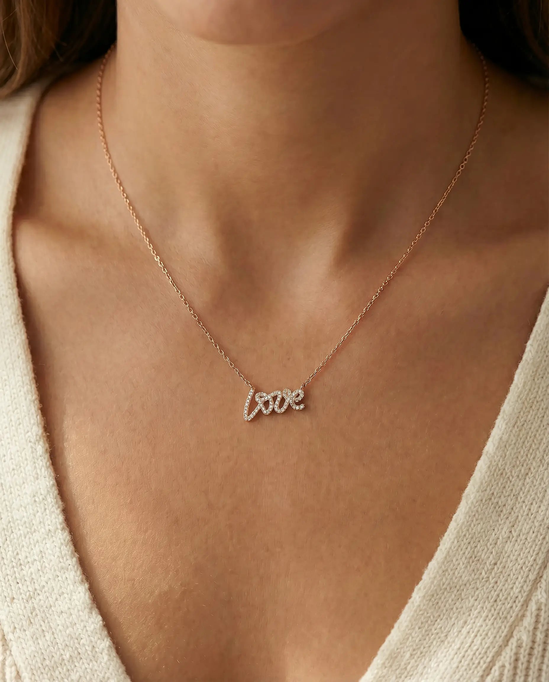 Ogrlica sa natpisom LOVE u roze pozlati i cirkonima visokog sjaja