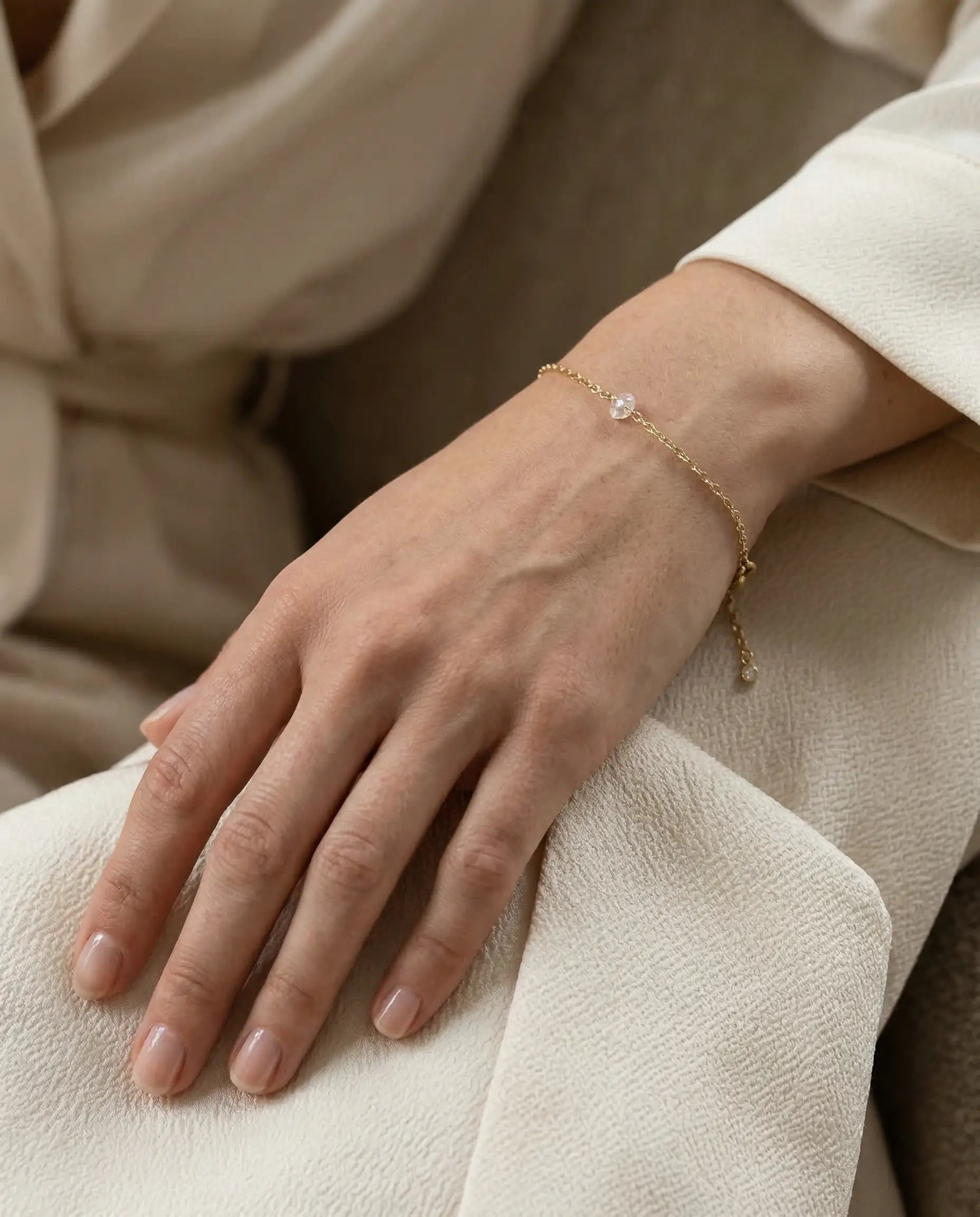 Image of Srebrna narukvica sa jednim cirkonom 14k pozlata žuta SOHO