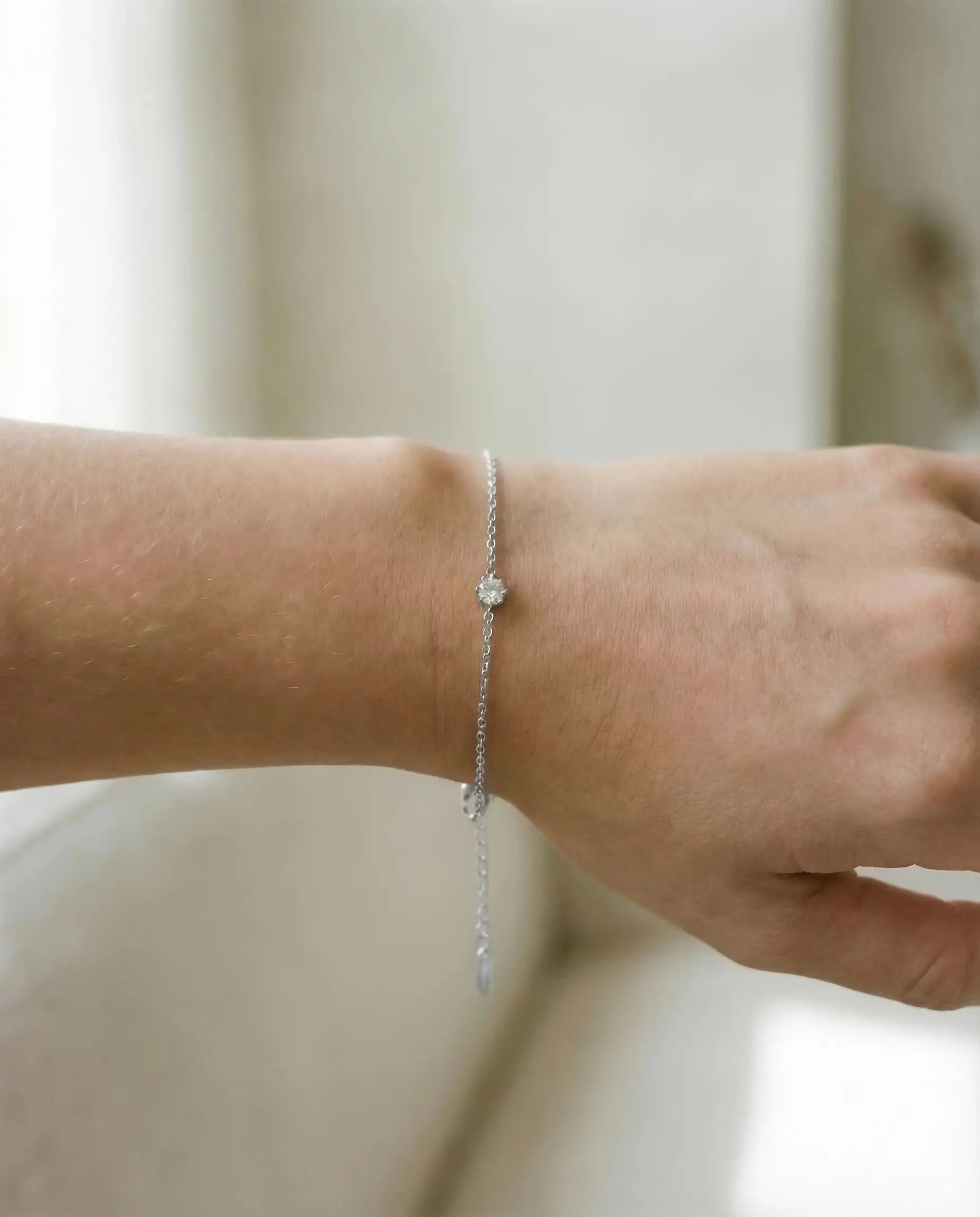 Srebrna narukvica jedan cirkon rodijum SOHO