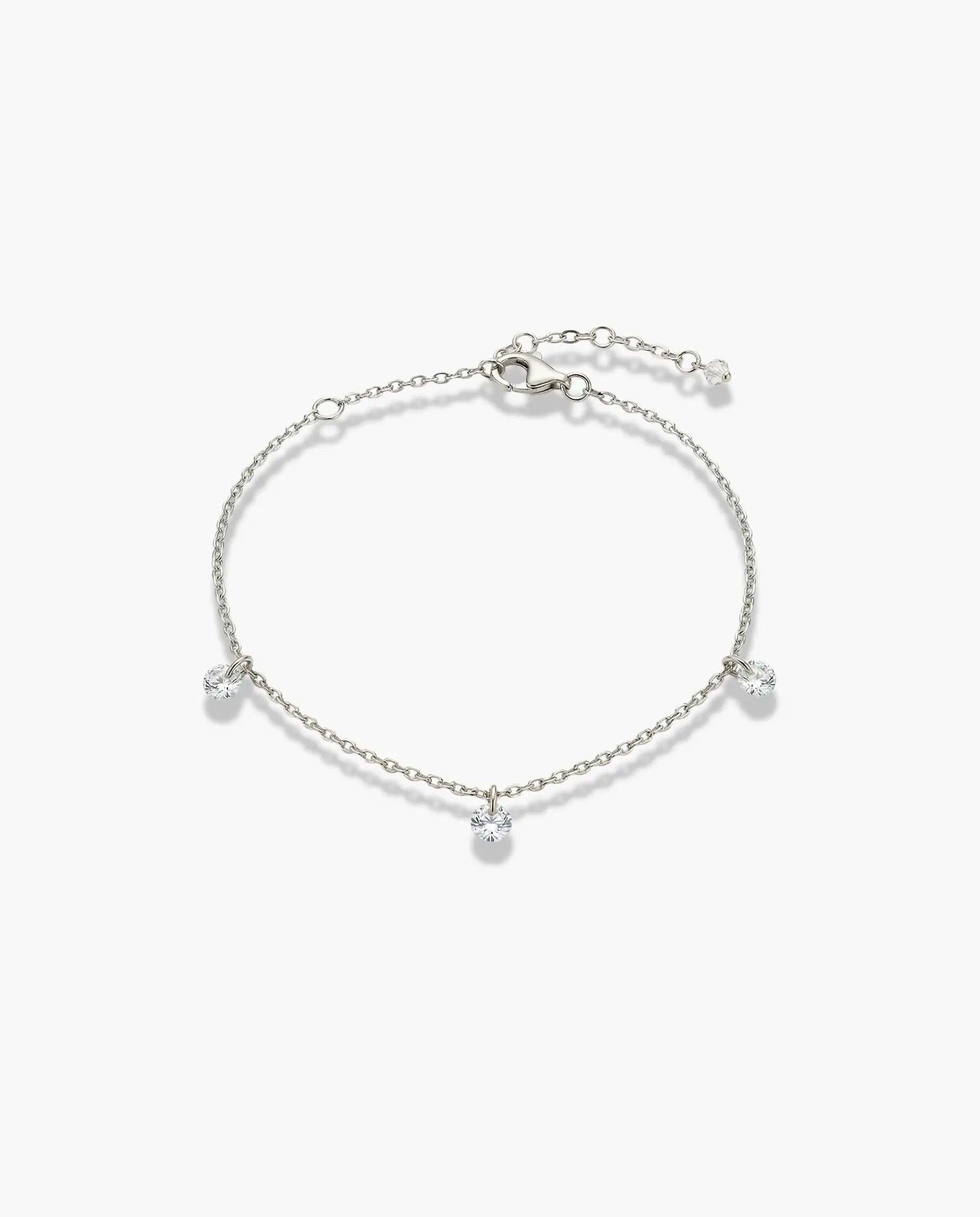 Image of Srebrna narukvica sa tankim lančićem i tri viseća cirkona 925