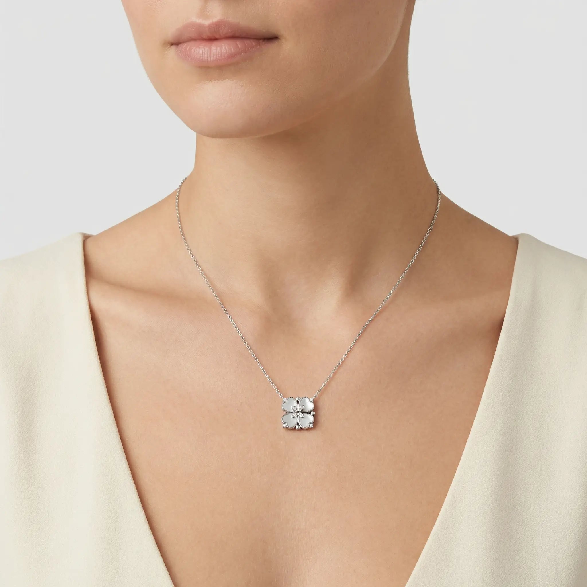 Image of Srebrna ogrlica detelina sedef – ogrlica rodijum