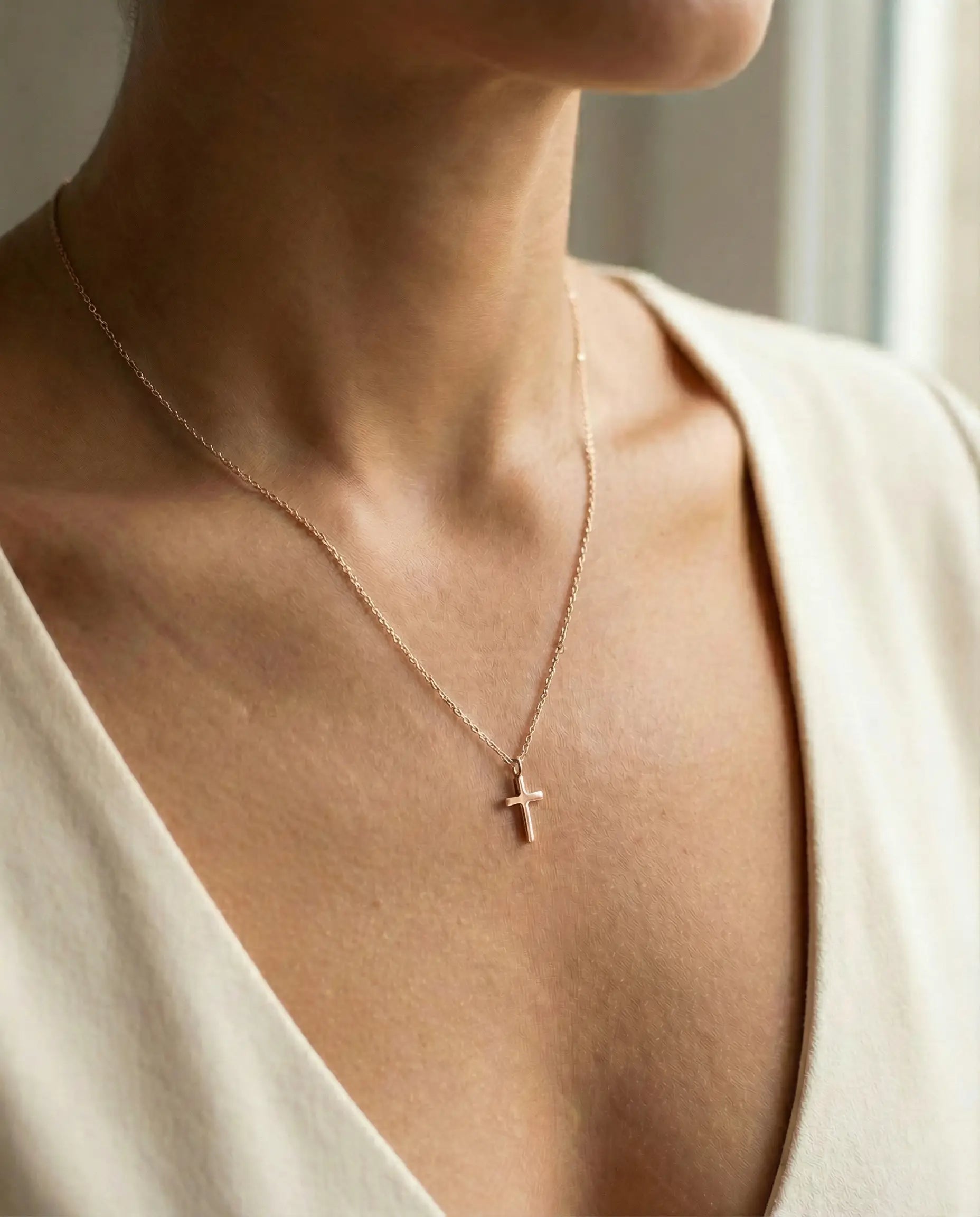 Image of Srebrna ogrlica krst – ogrlica roze pozlata