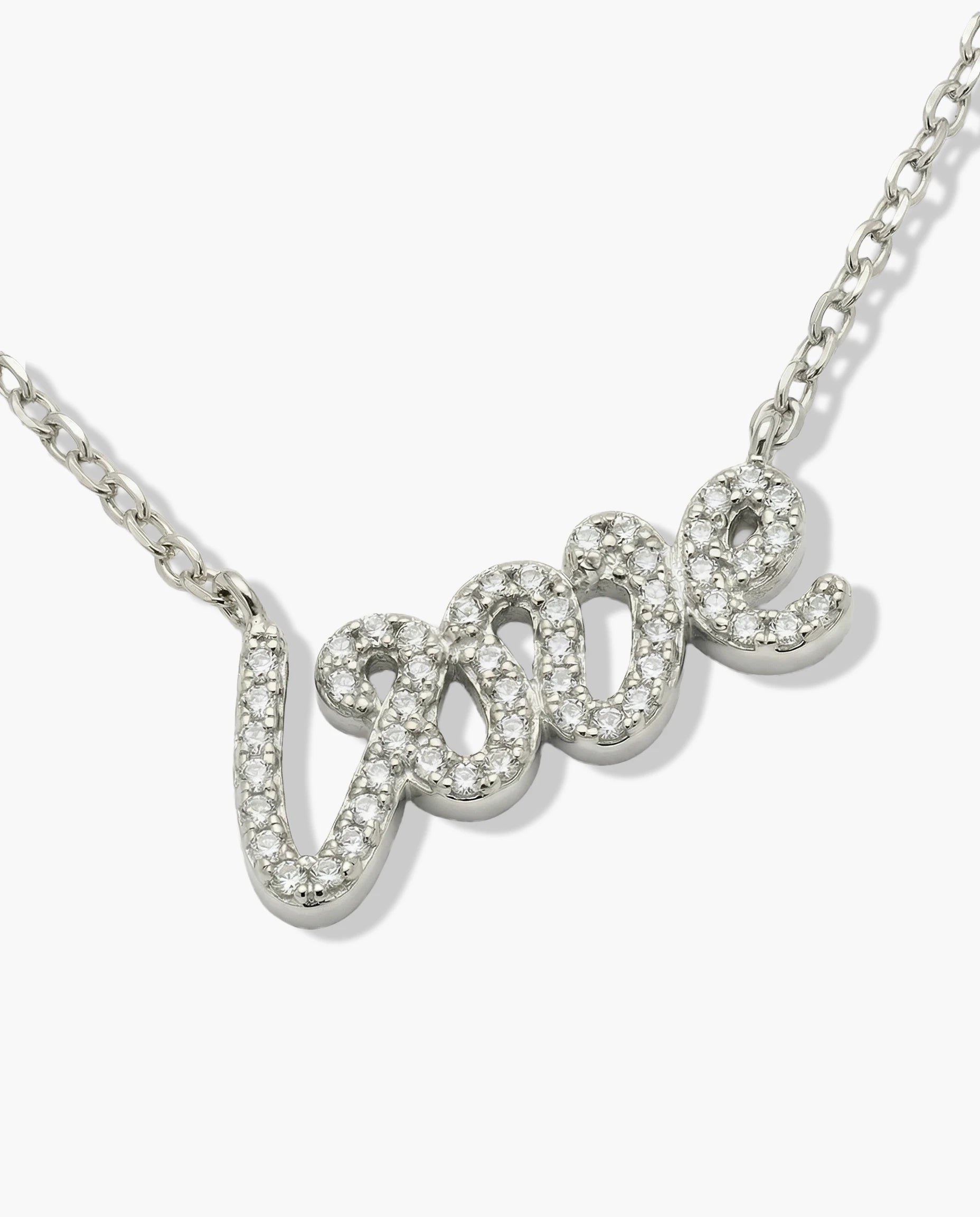 Srebrna ogrlica sa natpisom LOVE i cirkonima visokog sjaja