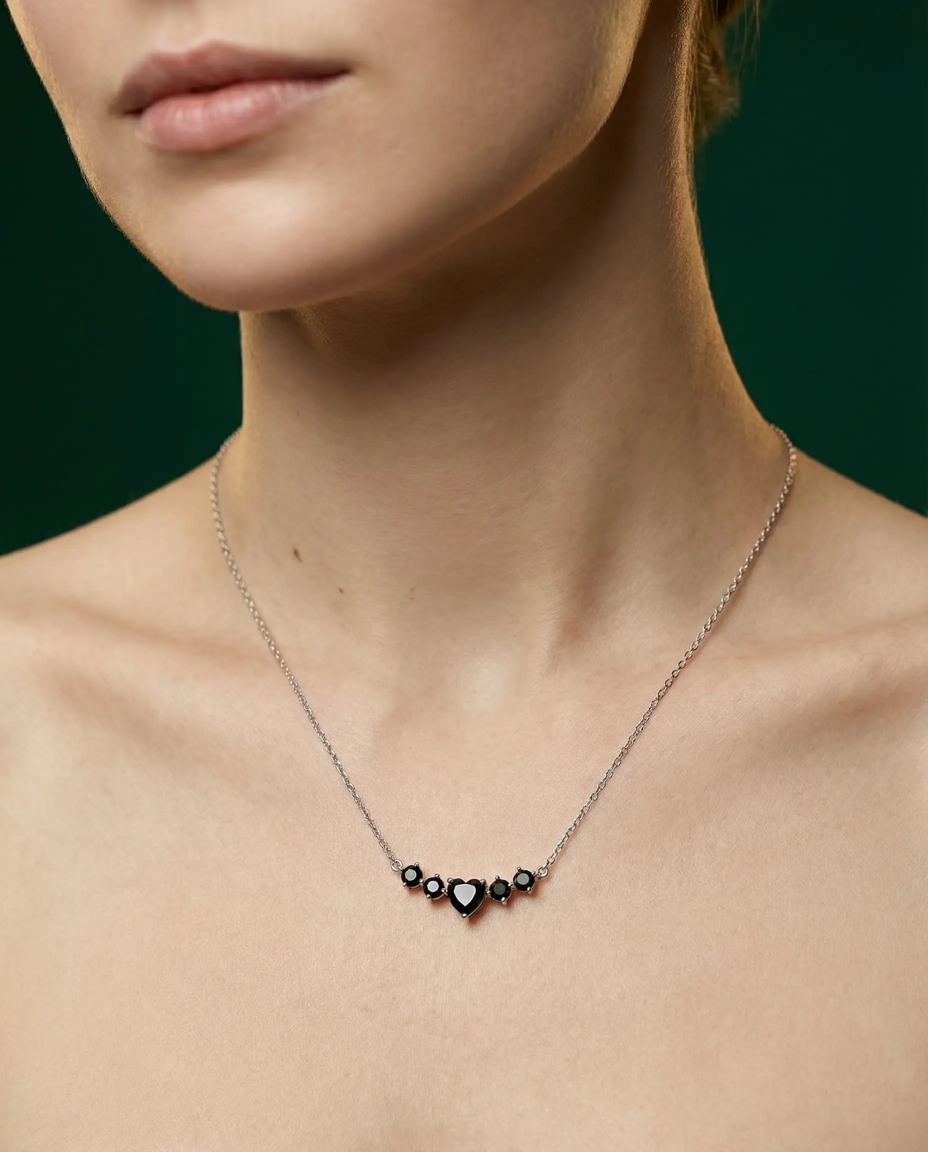 srebrna ogrlica rodijum srce crni cubic zirconia cirkoni