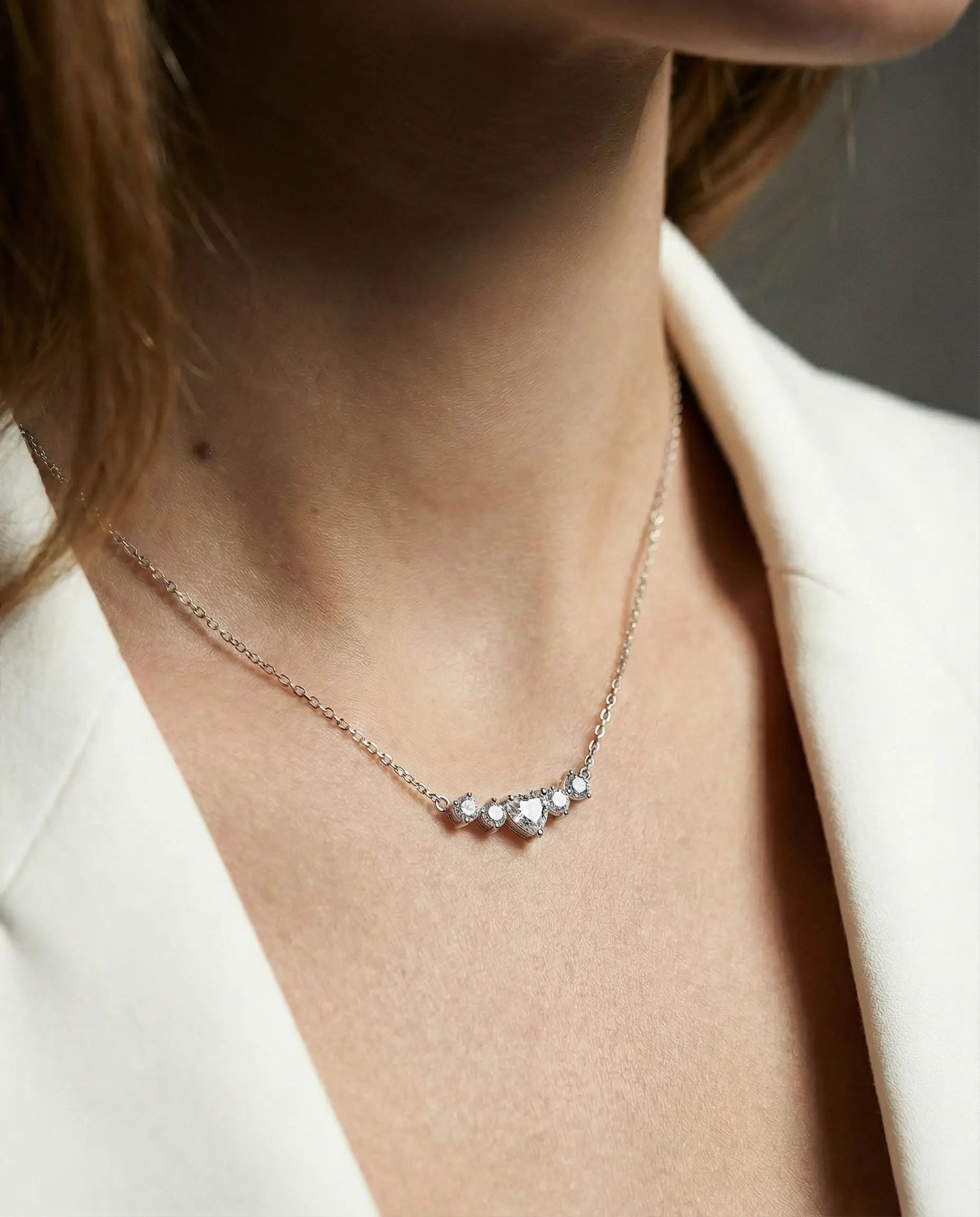 srebrna ogrlica rodijum srce beli cubic zirconia cirkoni