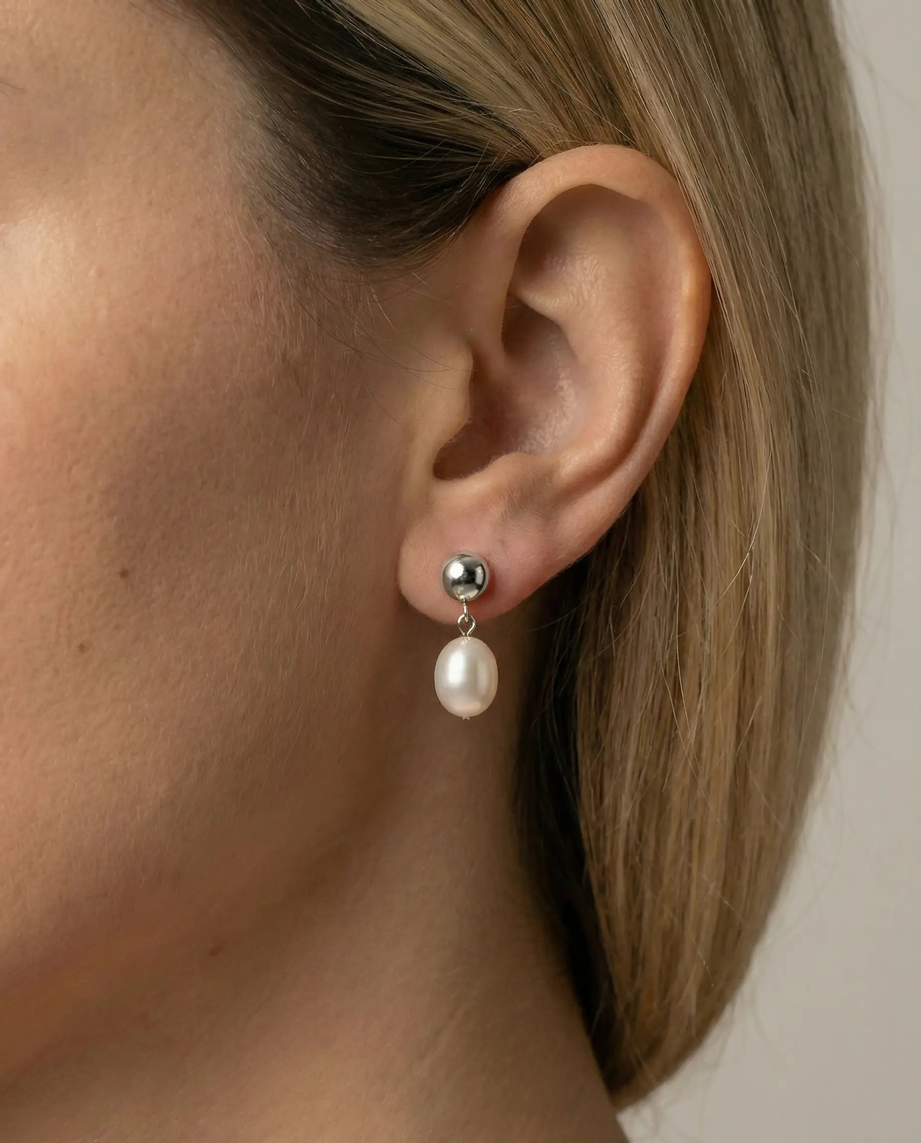 Image of Srebrne minđuše kuglica sa biserom od 925 srebra