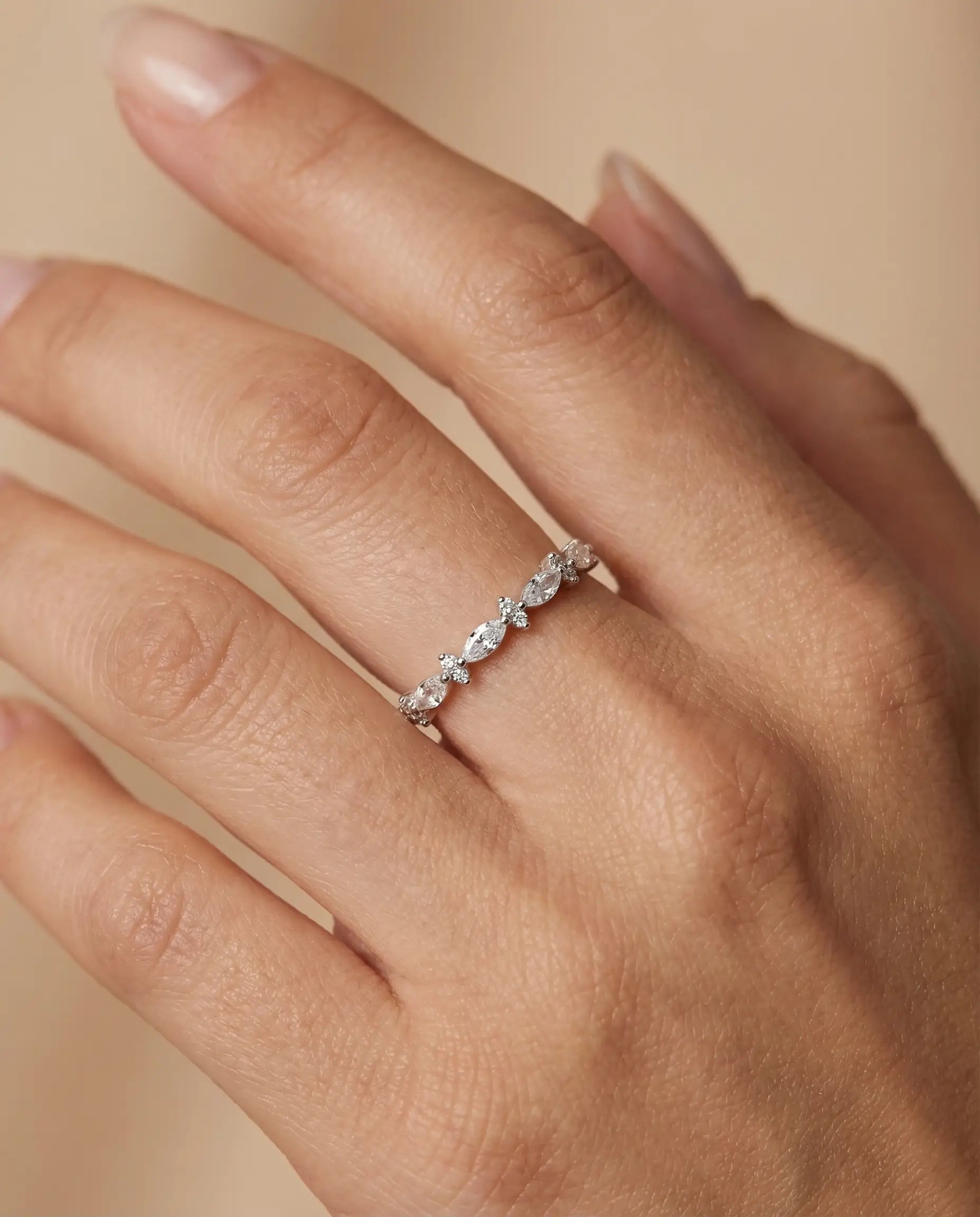 Image of Srebrni prsten niz cirkona od 925 srebra