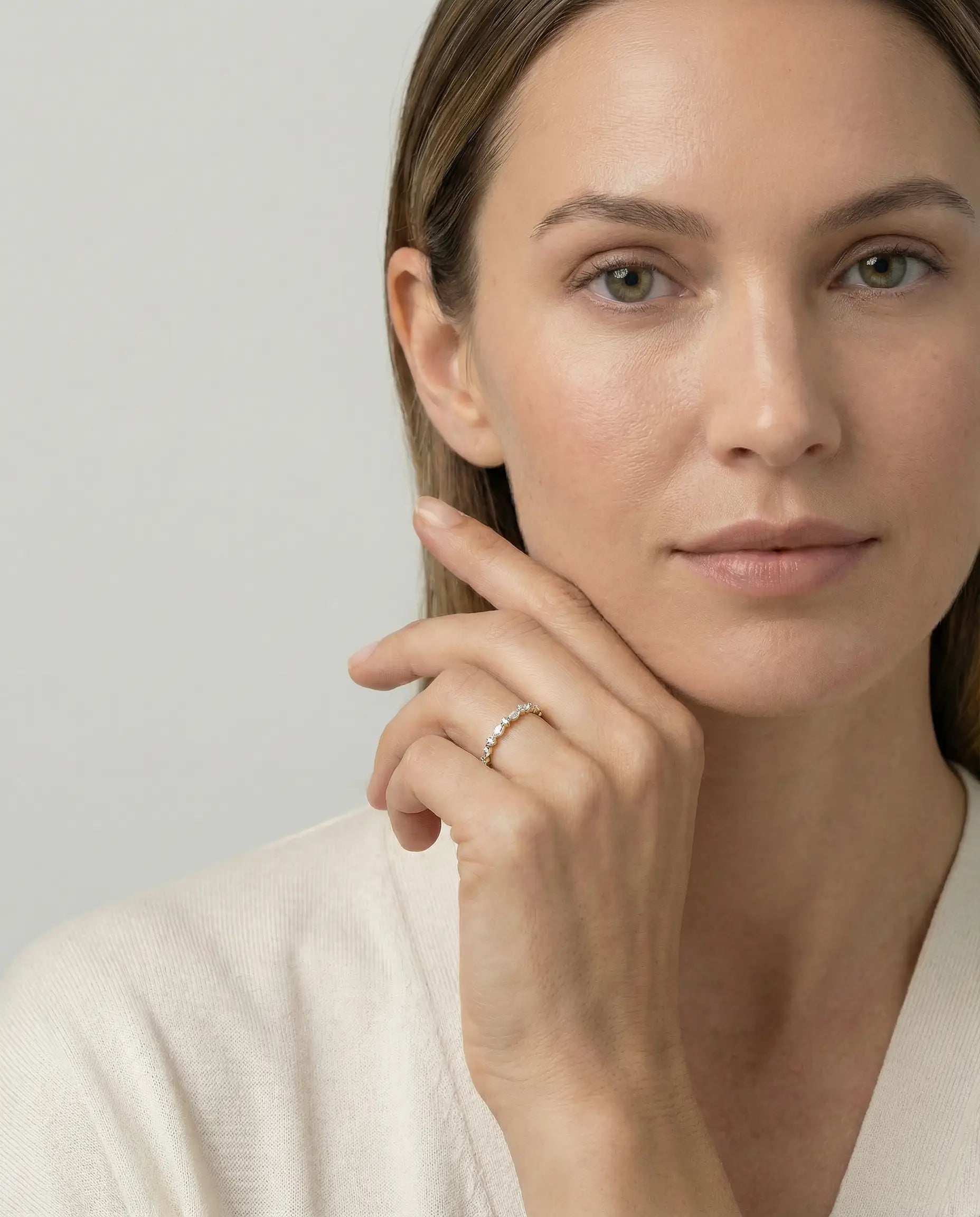 Image of Srebrni prsten niz cirkona u žutoj pozlati 925