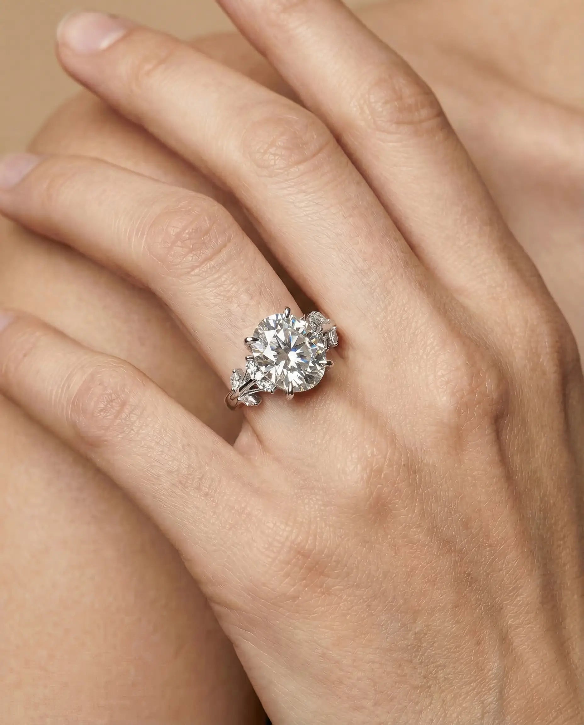 srebrni prsten rodijum beli ovalni cubic zirconia cirkon