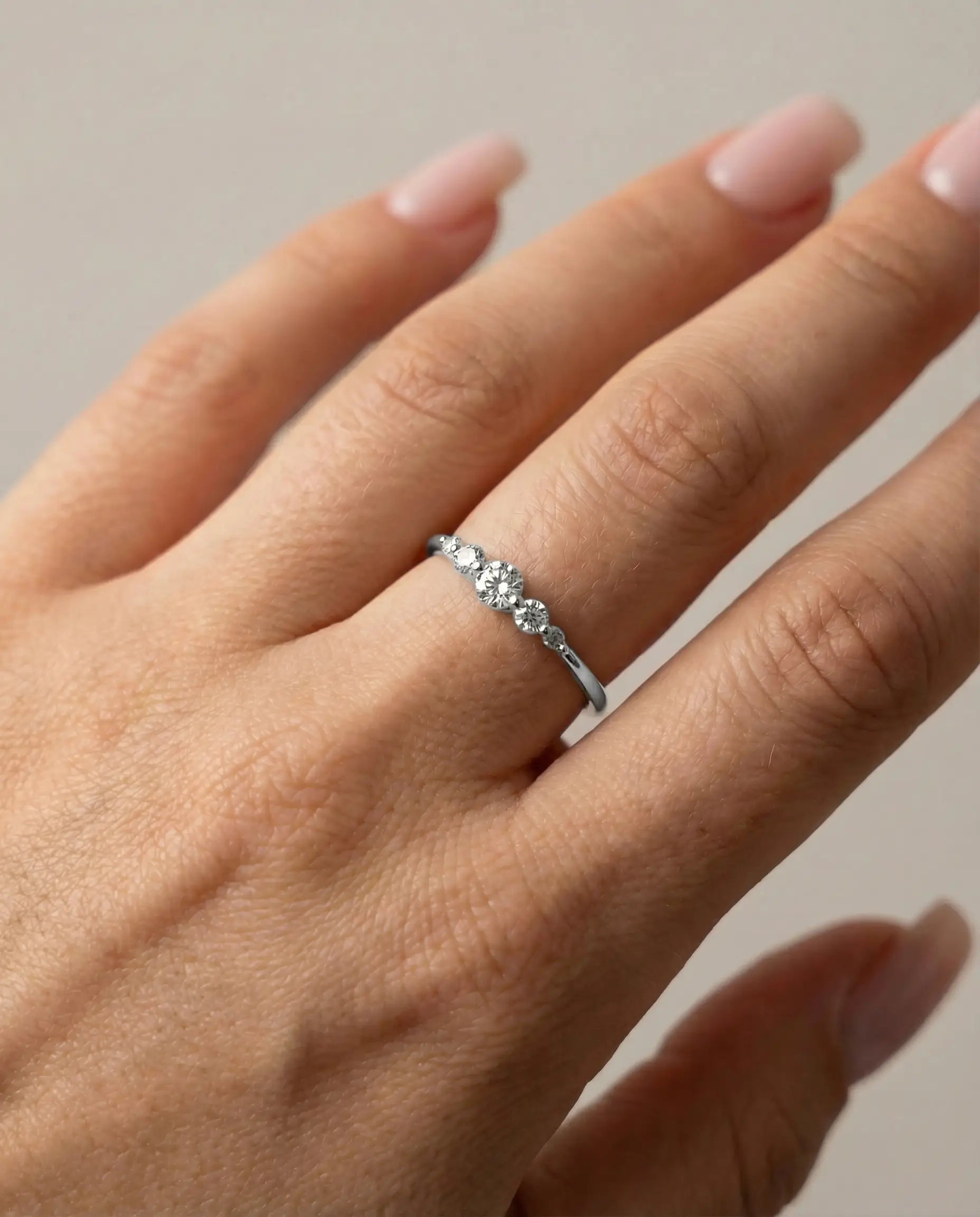 Srebrni prsten pet cirkona od 925 srebra